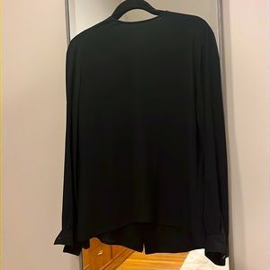 NWOT Saks Fifth Avenue 100% Silk blouse w/ Mother of Pearl buttons- Size 10